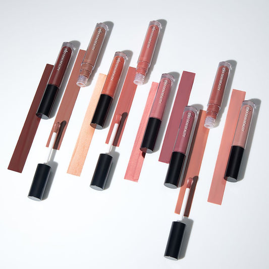 Conditioning lip glosses with high-shine finish, enriched with hyaluronic acid and antioxidants, shown with various color swatches.