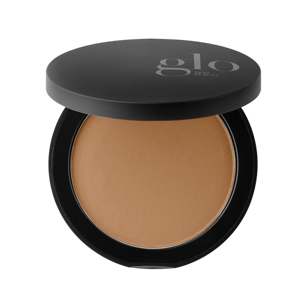 Award-winning pressed powder foundation with antioxidants for weightless, longwearing coverage in round compact container