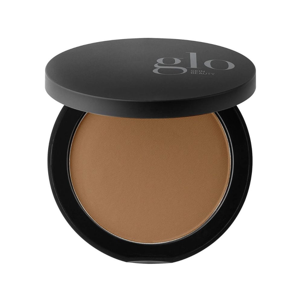 Award-winning pressed powder foundation with antioxidants and minerals for flexible, weightless coverage and a natural, radiant finish